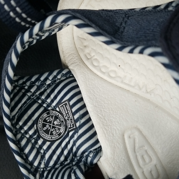 Like New!! - Keen Sandals - Picture 4 of 6